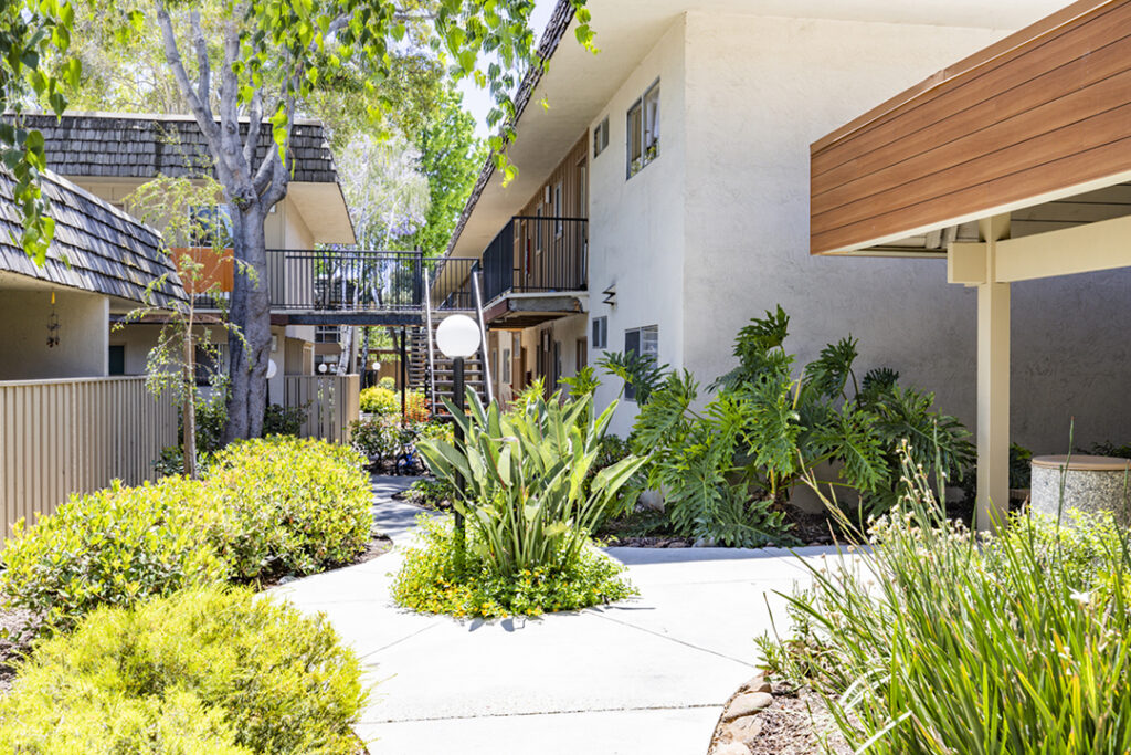 Sundale Apartments exterior buildings and paths