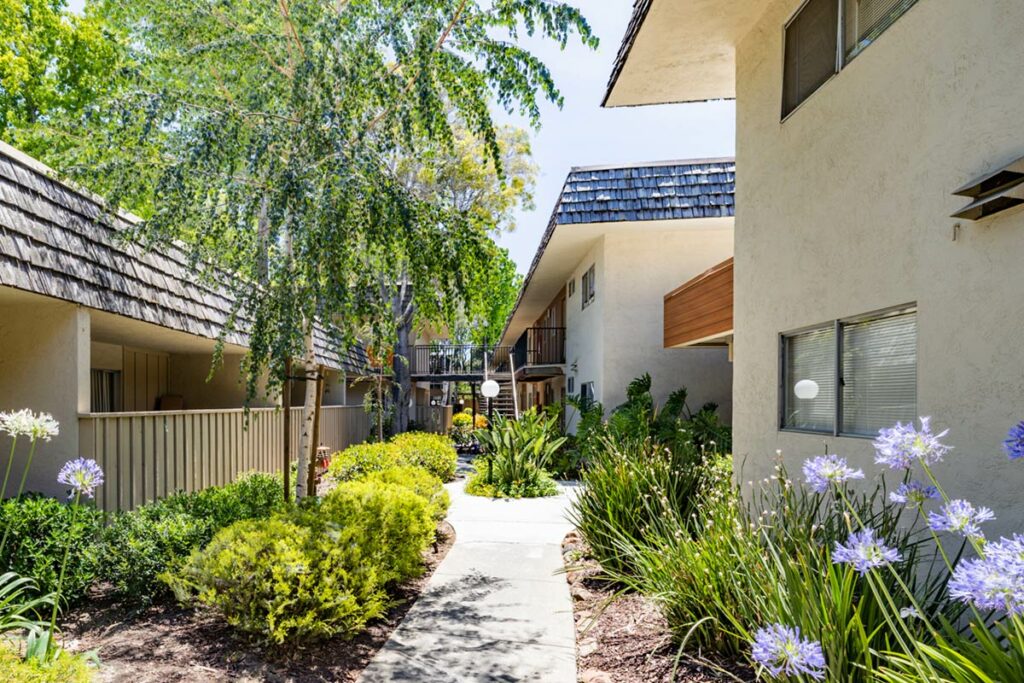 Sundale Apartments outdoor hallway